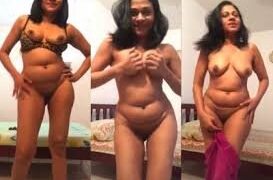 Hot Indian nude girl records her masturbation MMS